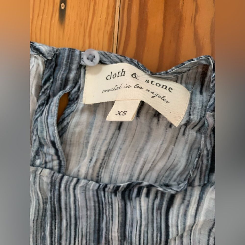 Cloth and Stone Top - Picture 4 of 10
